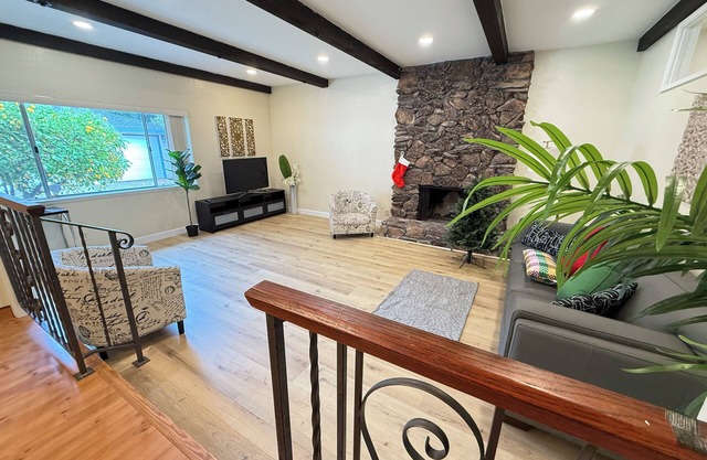 Spacious 4-bedroom, 1-office villa in Willow Glen San Jose