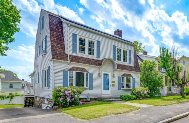 Spacious 4-bedroom, 2 bathroom house with WIFI in charming Worcester