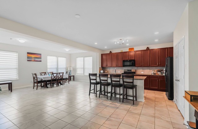 Spacious 4-bedroom, 3-bathroom home with Wi-Fi, washer and dryer in Richmond Tx.