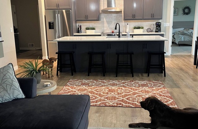 Spacious 4-bedroom/ 4 bath house with WiFi and AC in Kaukauna.