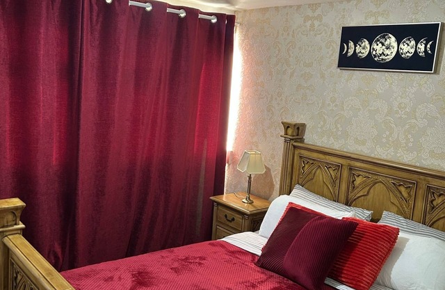 Spacious 4 Bedroom apartment Near Birmingham Centre-Great Location Free parking