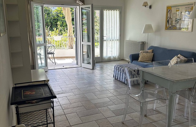 Spacious 4-bedroom apartment with WiFi, AC in Seravezza