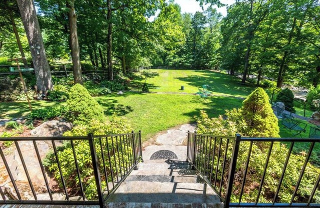 Spacious 4-bedroom apartment in awesome Guilford with AC