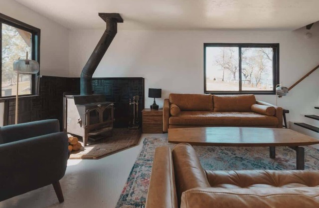 Spacious 4-bedroom cabin on secluded private land