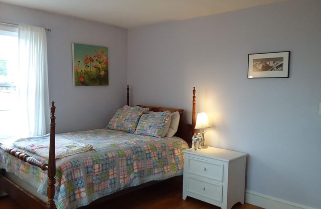 Spacious 4-bedroom house with Wi-Fi, AC and Water views in charming Portsmouth