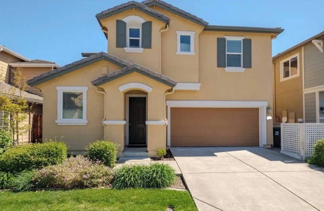 Spacious 4-bedroom house in Sacramento Near Downtown and Airport