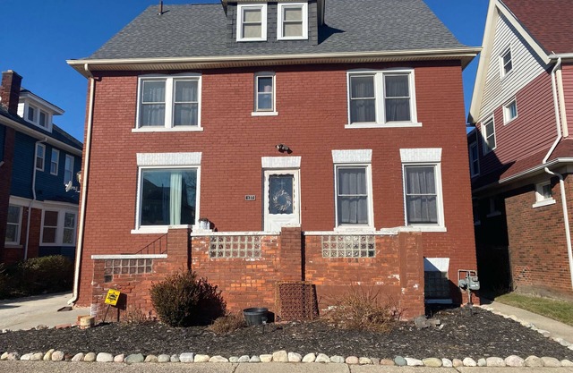 Spacious 4-bedroom Historic house with WiFi in heart of Detroit/Free Parking!