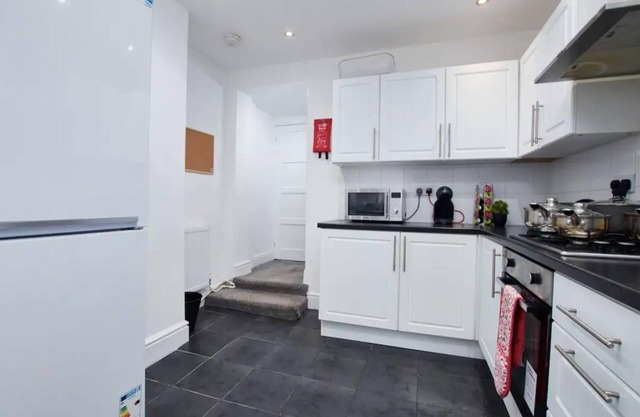 Spacious 4 bedroom house in Wallasey for 7 people