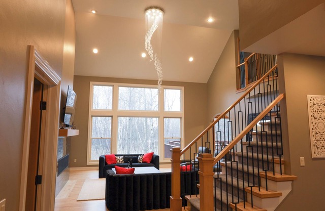 Spacious 4 Bedroom House. EX-home of Pro-Bowl Packer!