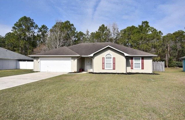 Spacious 4 bedroom home - Big Yard!