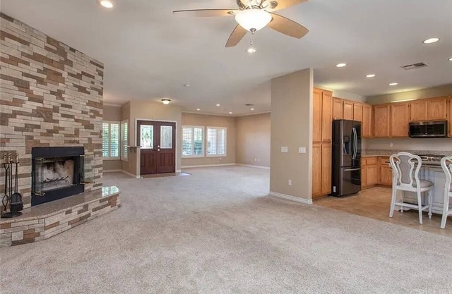 Spacious 4-bedroom house with WiFi, fitness room in charming Lancaster.
