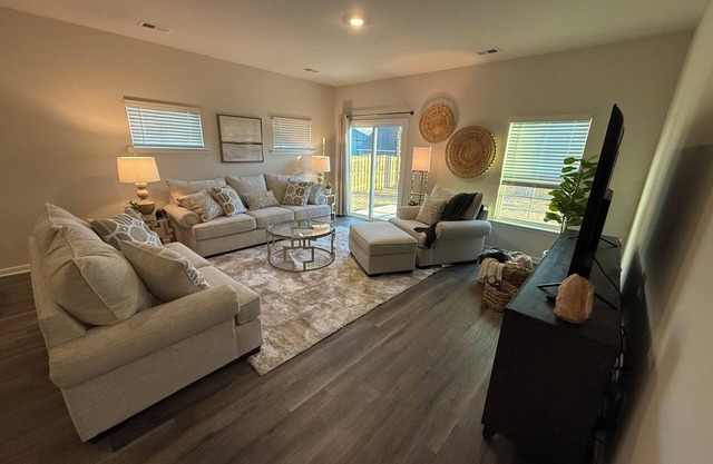 Spacious 4-bedroom house in tranquil Lexington near Lake Murray