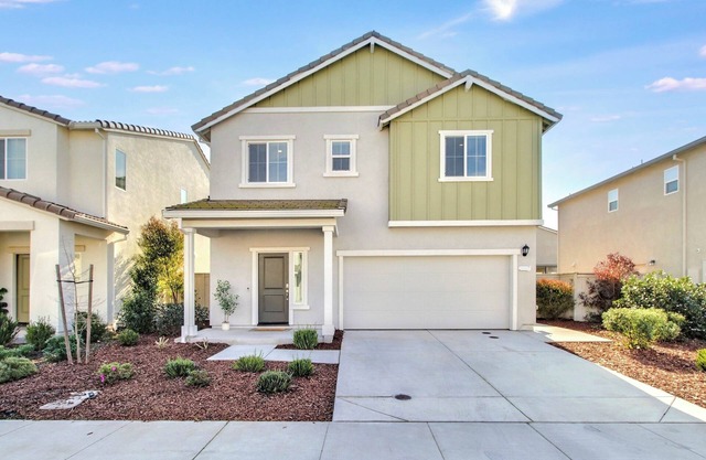 Spacious 4-bedroom house in charming Roseville for Mid-Term Rental