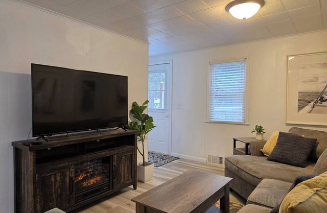Spacious 4-bedroom home in Munising with Hot Tub