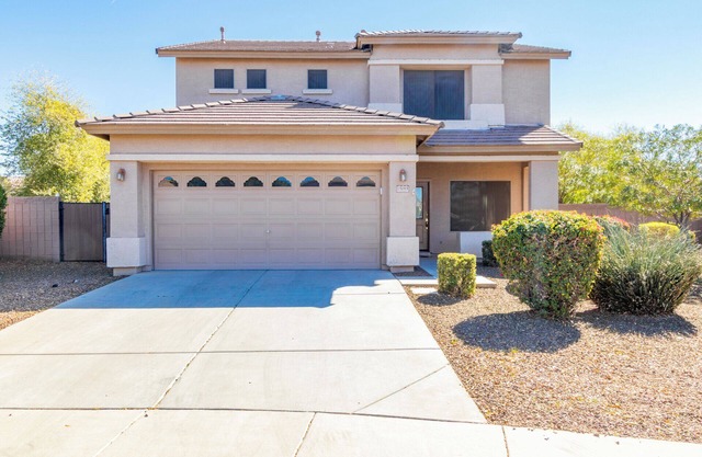 Spacious 4 Bedroom Home with Pool/Game room