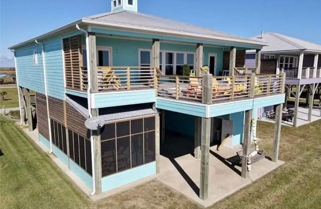 Spacious 4-bedroom home on quiet Gulf Coast beach