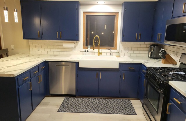 Spacious 4-bedroom house on 1 acre, fenced, GAME ROOM, and party tent rental!