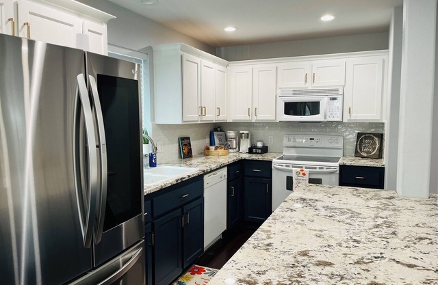 Spacious 4-bedroom house with AC and WiFi in serene Puyallup