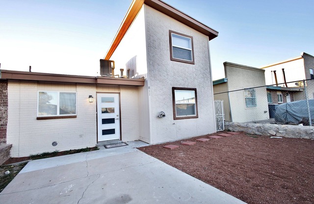 Spacious 4-bedroom house with AC and WiFi in charming El Paso