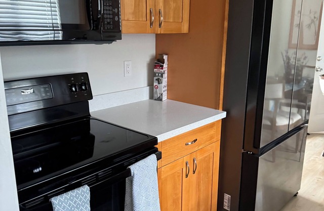 Spacious 4-bedroom house in amazing Everett with WiFi