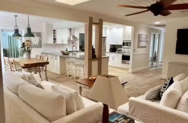 Spacious 4-bedroom house in charming Jupiter/Tequesta Beach Theme