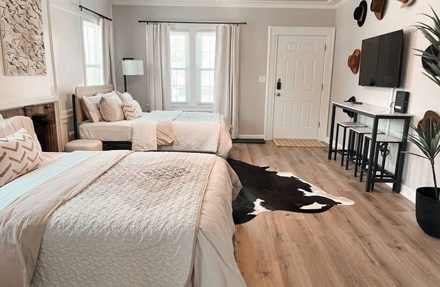 Spacious 4-bedroom house in Historic Overton District Lubbock New & Restored