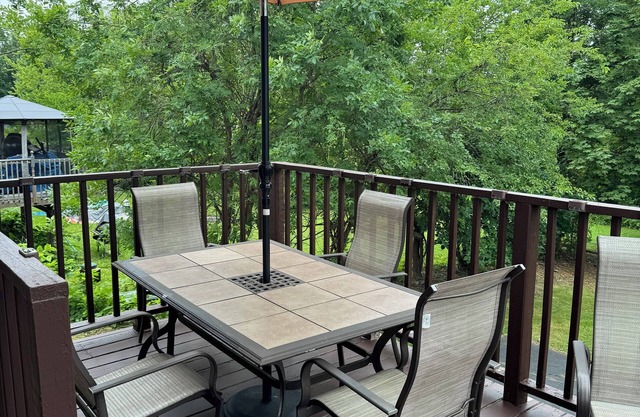 Spacious 4-bedroom house with WiFi, AC in Tranquil Windsor