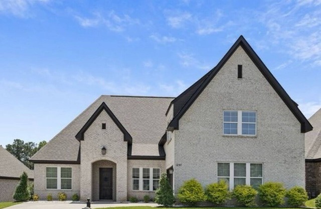 Spacious 4 Bedroom House in Auburn- Located 3.1 miles from AU Stadium