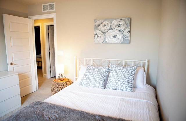 Spacious 4-bedroom house with Home Office and Wifi near Southlands Mall