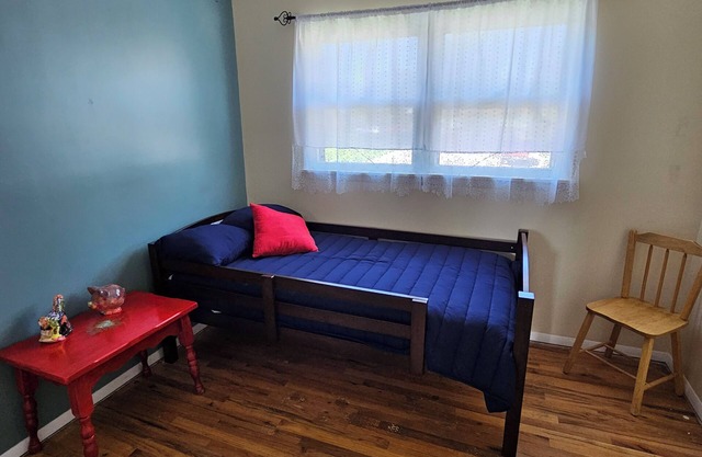 Spacious 4-bedroom house in nice area of Casper fully stocked for your use