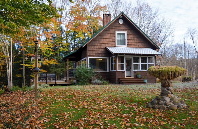 Spacious 4-bedroom house with outdoor entertainment spaces in charming Colden