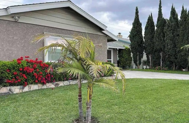 Spacious 4-bedroom house in tranquil Downey with AC