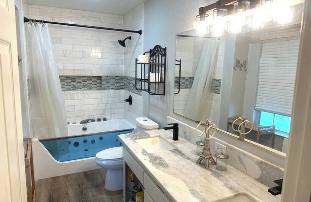 Spacious 4-bedroom house with AC and WiFi in lovely Fresno