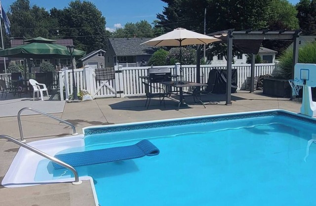 Spacious 4-bedroom house in enchanting Mexico with WiFi, AC, central heat, Pool.