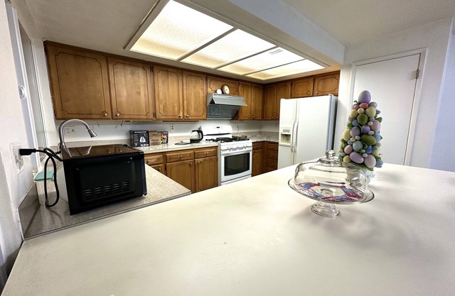Spacious 4-Bedroom Peaceful House, Ample Parking, Near Microsoft & Google Campus