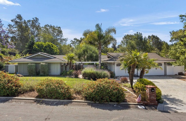 Spacious 4-bedroom single-story house in tranquil Camarillo with WiFi