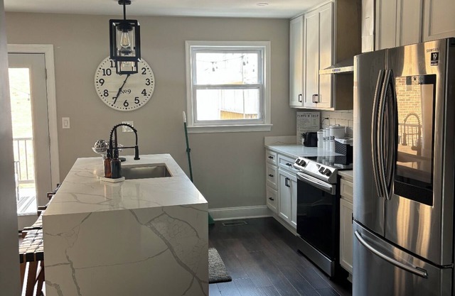 Spacious 4-bedroom townhome in brilliant Washington with WiFi, AC