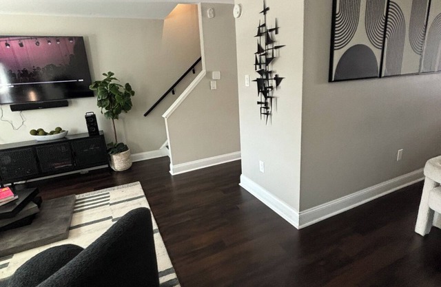 Spacious 4-bedroom townhome in brilliant Washington with WiFi, AC