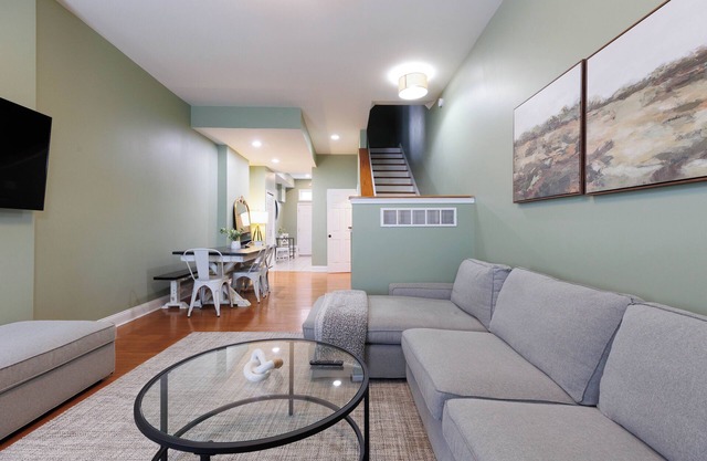 Spacious 4-bedroom townhome in St. Louis