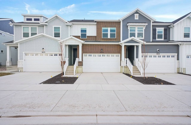 Spacious 4-bedroom townhome in delightful Lehi with clubhouse access, fitness rm