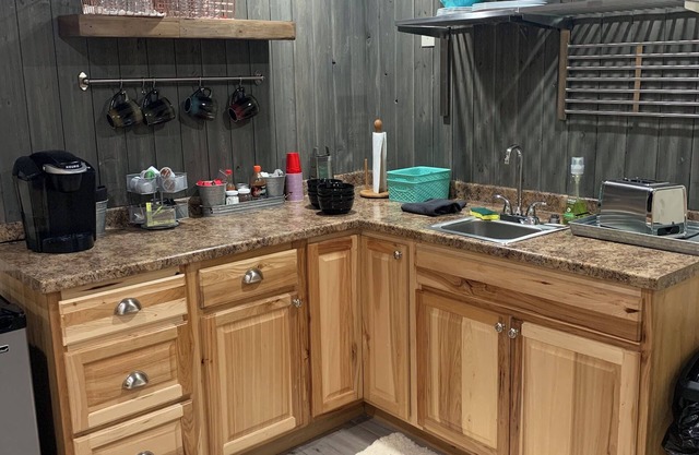 Spacious 4-bedroom townhome in delightful Eagle close to it all! Dog Friendly!