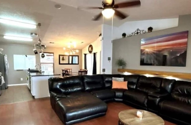 Spacious 4 Bedroom Oasis with Pool Table, Backyard Paradise,🥶AC, and Fast WiFi!