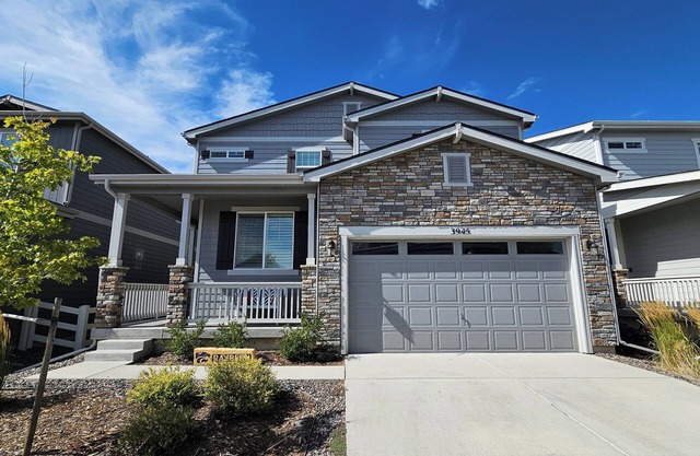 Spacious 4-bedroom house in delightful Castle Rock with WiFi