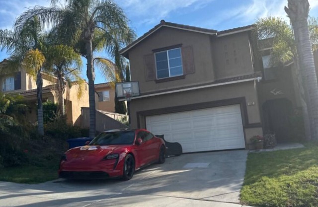 Spacious 4-bedroom estate with WiFi and AC in wonderful Chula Vista
