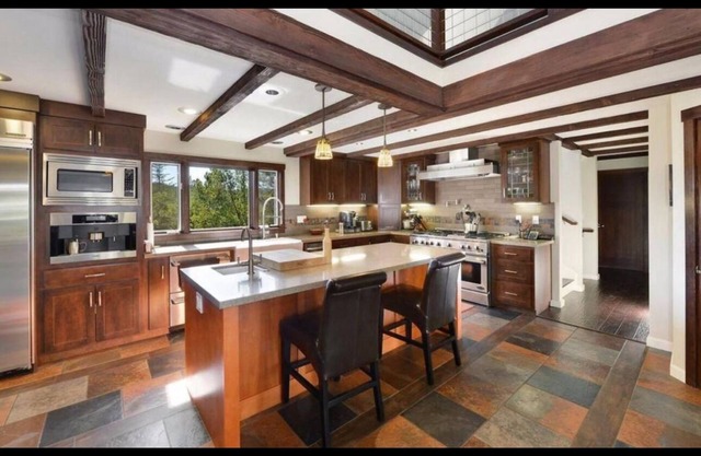 Spacious 4-bedroom house with fitness room and AC in gorgeous Forestville