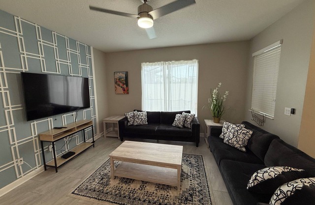 Spacious 4-bedroom townhome, 2 country club access in charming Four Corners