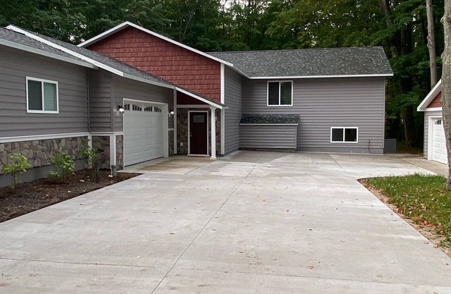 Spacious 4-Bedroom, 3-Bathroom Retreat for Making Special Memories