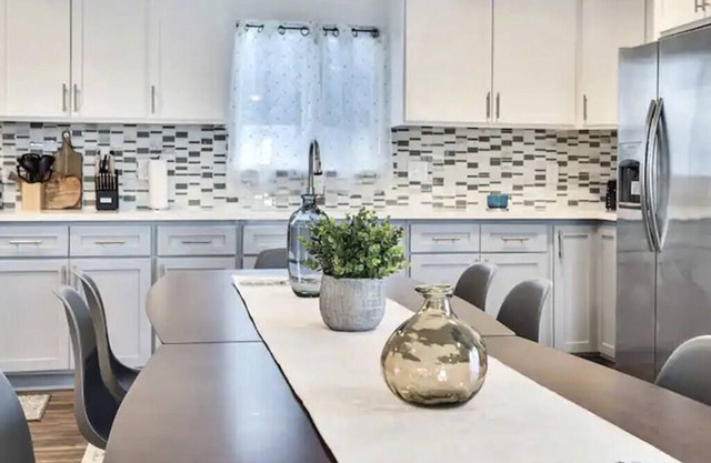 Spacious 4-Bedroom Modern Townhouse Near DTLA
