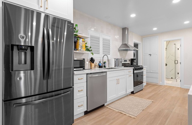 Spacious 4-bedroom house near Disneyland and SoCal Gems