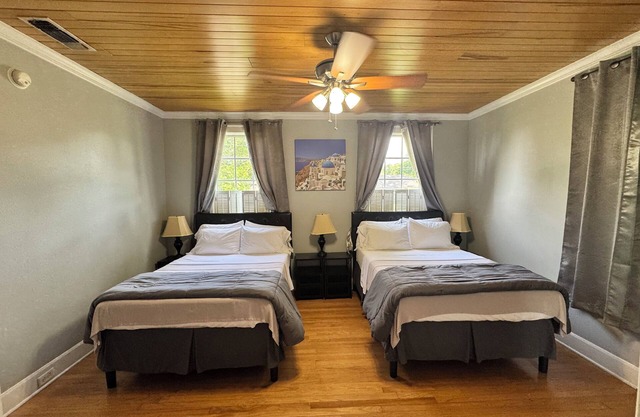 Spacious 4-bedroom house in lovely Nacogdoches with AC, WiFi